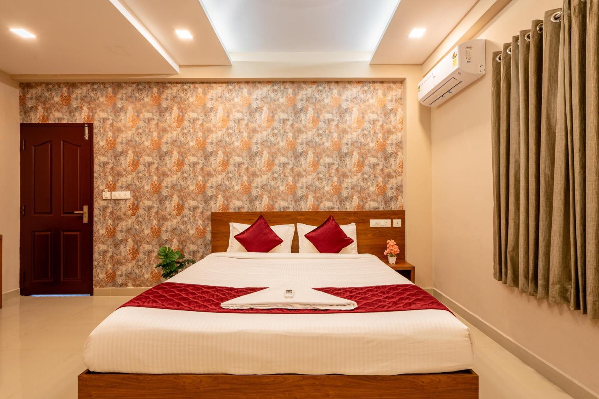 Yaad Residency Hotell Kochi Exteriör bild
