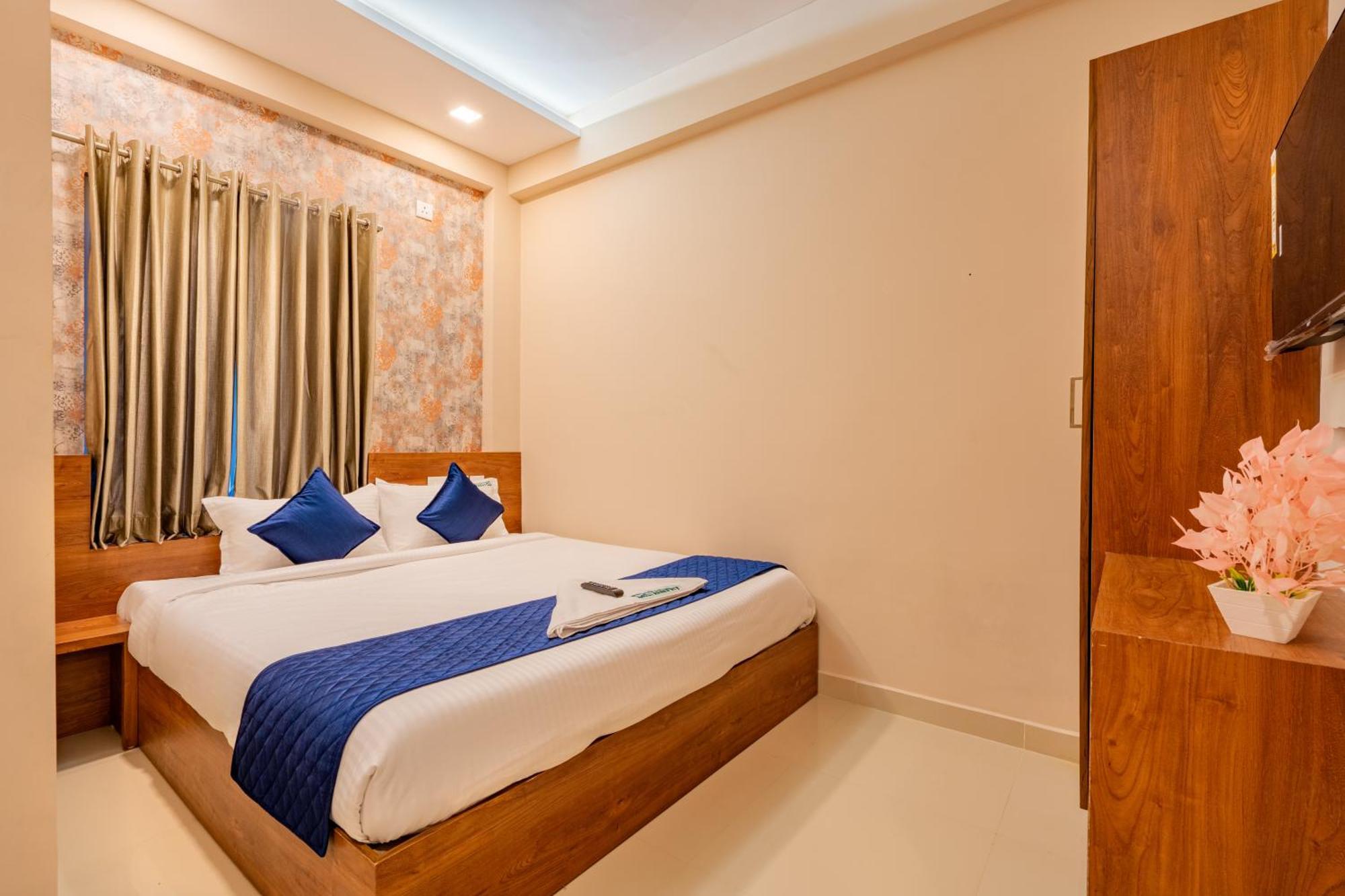 Yaad Residency Hotell Kochi Exteriör bild